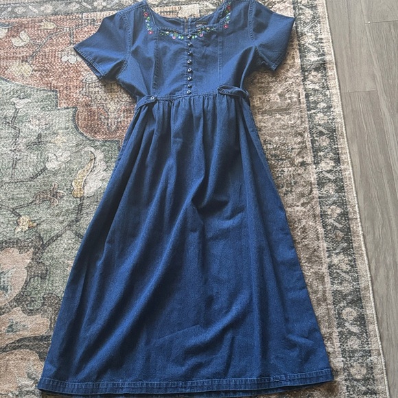 Boho Navy Blue Maxi Dress with Embroidered Accents - Picture 2 of 4